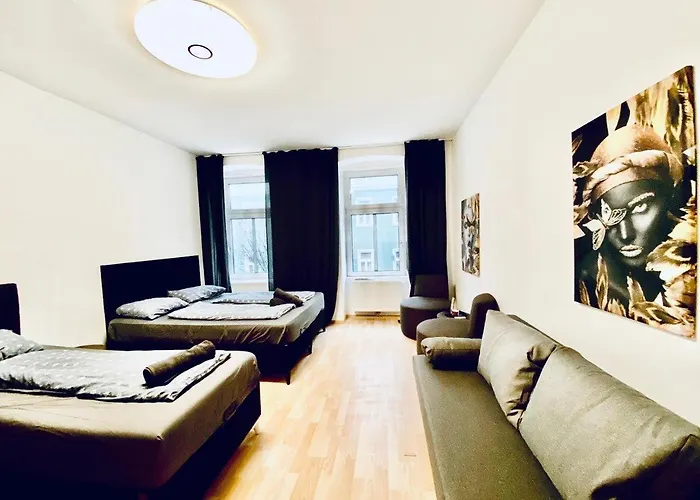 Comfy 3br For Groups, 10-min To Waehringer Park Apartment